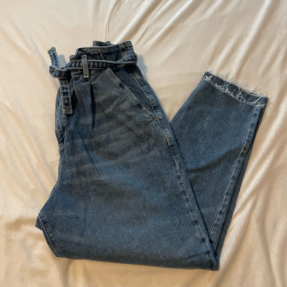 Hollister Ultra High-Rise Mom Jeans (Paperbag Waist) “Size 11S”
